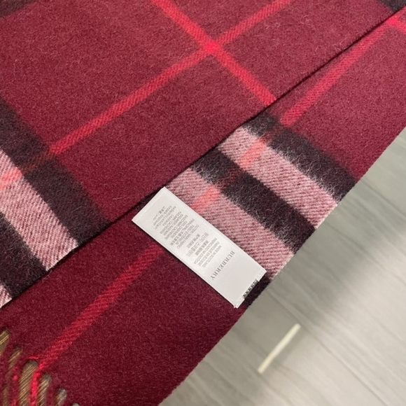 burberry scarf - Picture 2 of 8